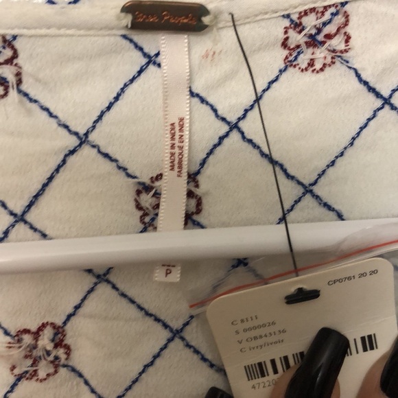 Free People ruffled short sleeve crop embroidered beaded detail w/ruffle trim - Picture 11 of 16